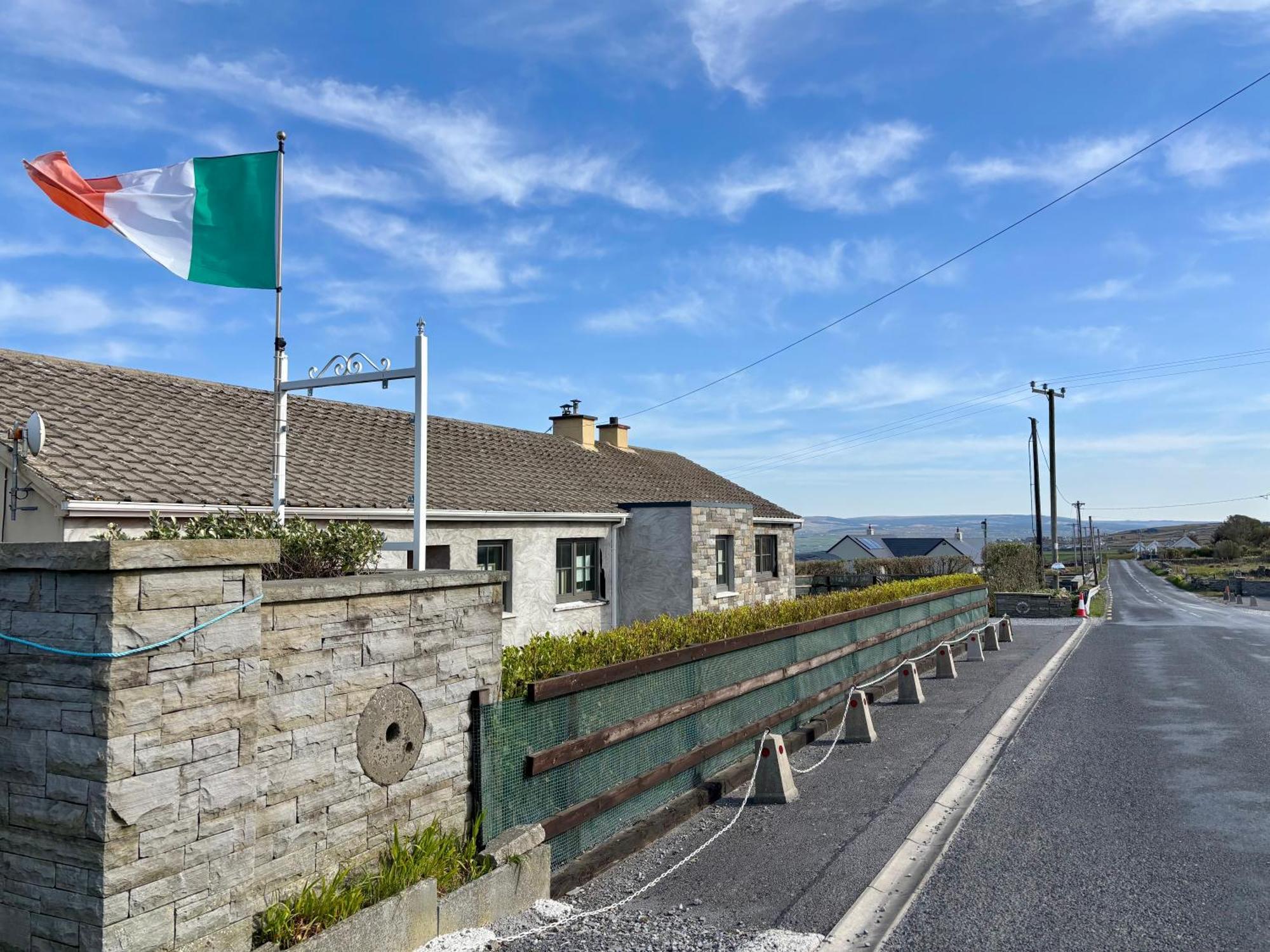 Ocean View Guestrooms Doolin Bagian luar foto